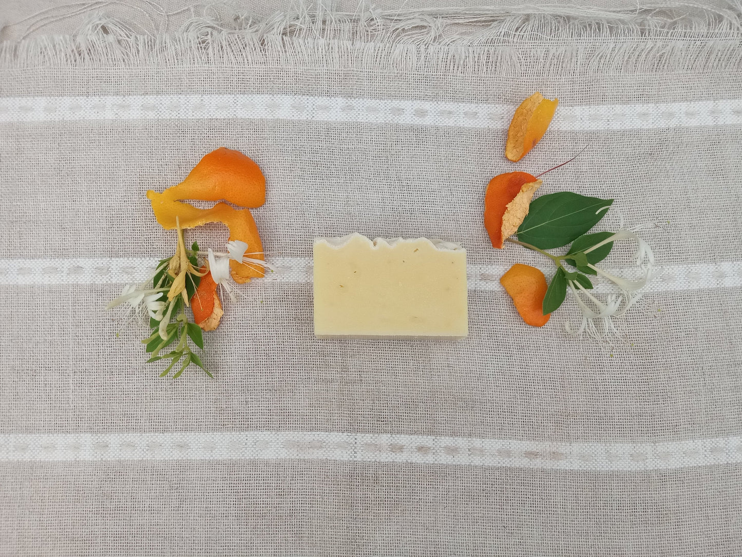 Castor Oil Shampoo Bar with Rosemary & Aloe Handcrafted with Tallow and Herb Infused Olive Oil - Natural Chemical-Free Shampoo