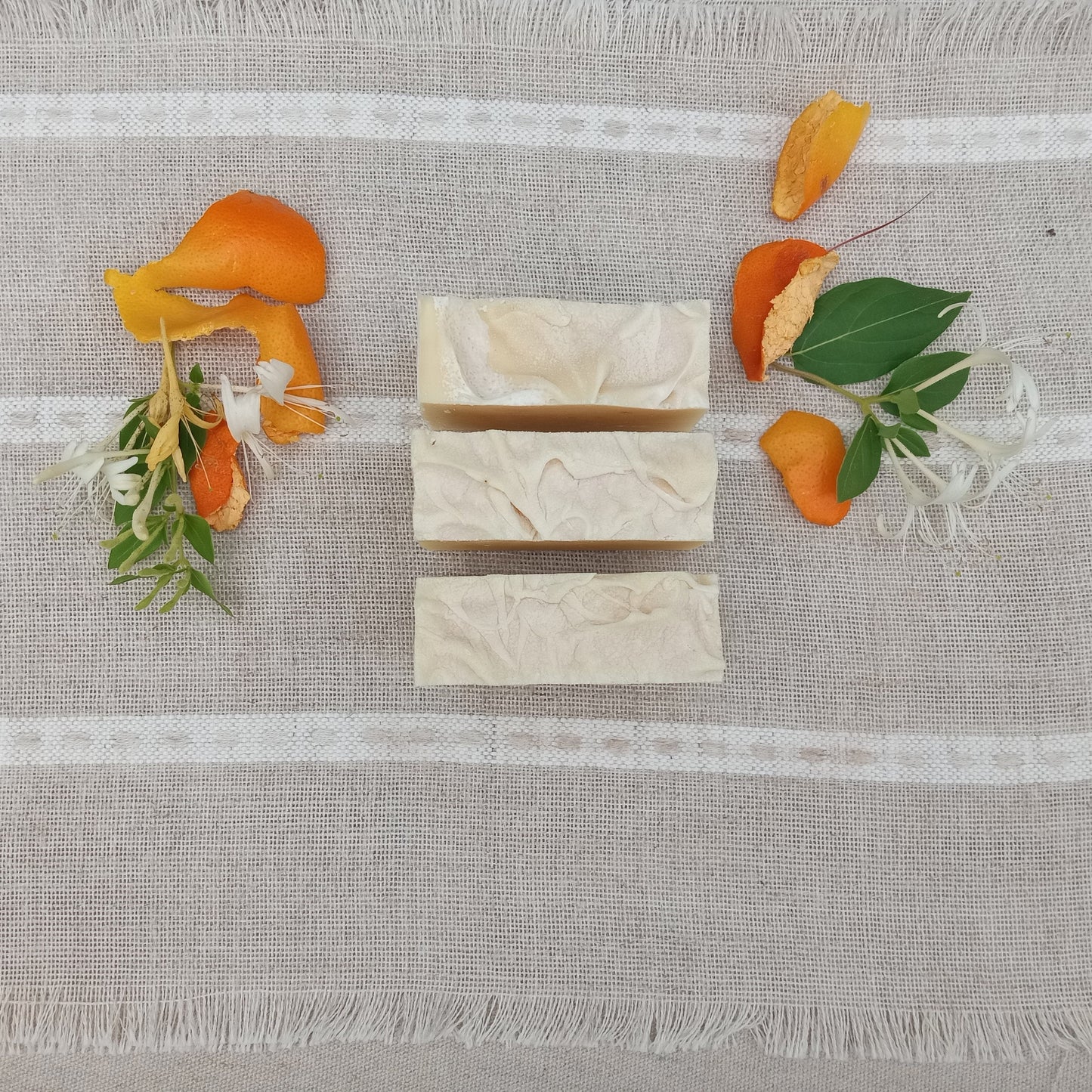 Castor Oil Shampoo Bar with Rosemary & Aloe Handcrafted with Tallow and Herb Infused Olive Oil - Natural Chemical-Free Shampoo
