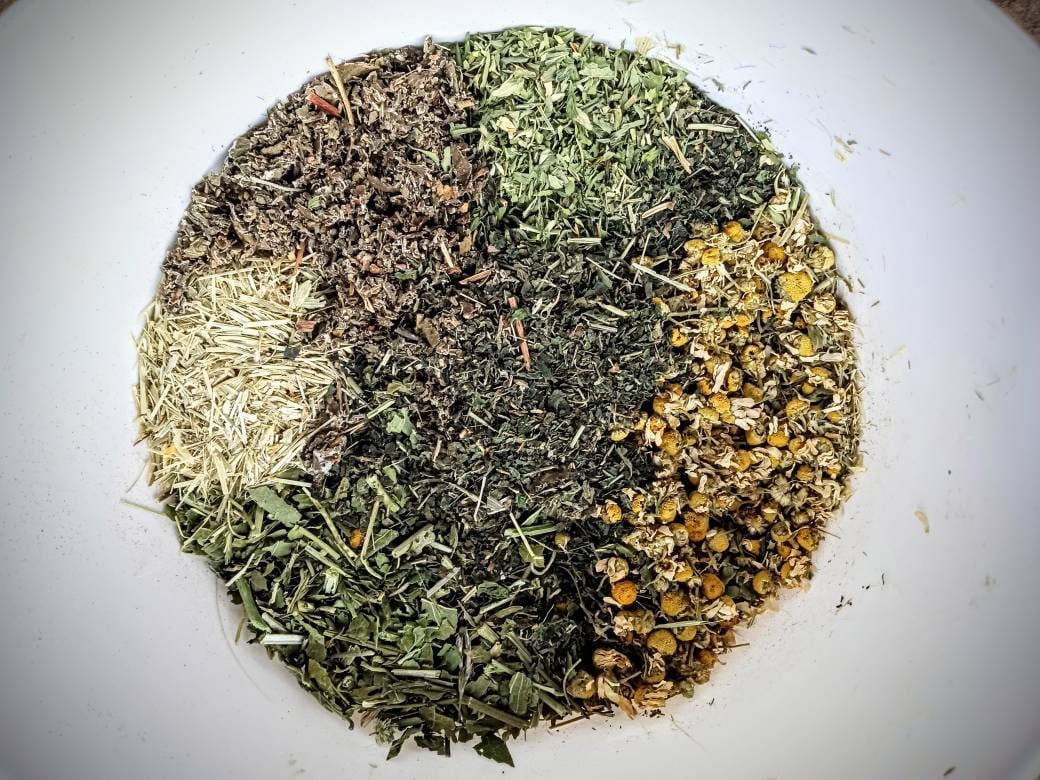 Be-You-Tea with Chamomile & Oat Straw, Passionflower Herb, Nettle, Red Raspberry Leaf and Alfalfa - Multi-Vitamin Herb Blend for Daily Tonic Drink