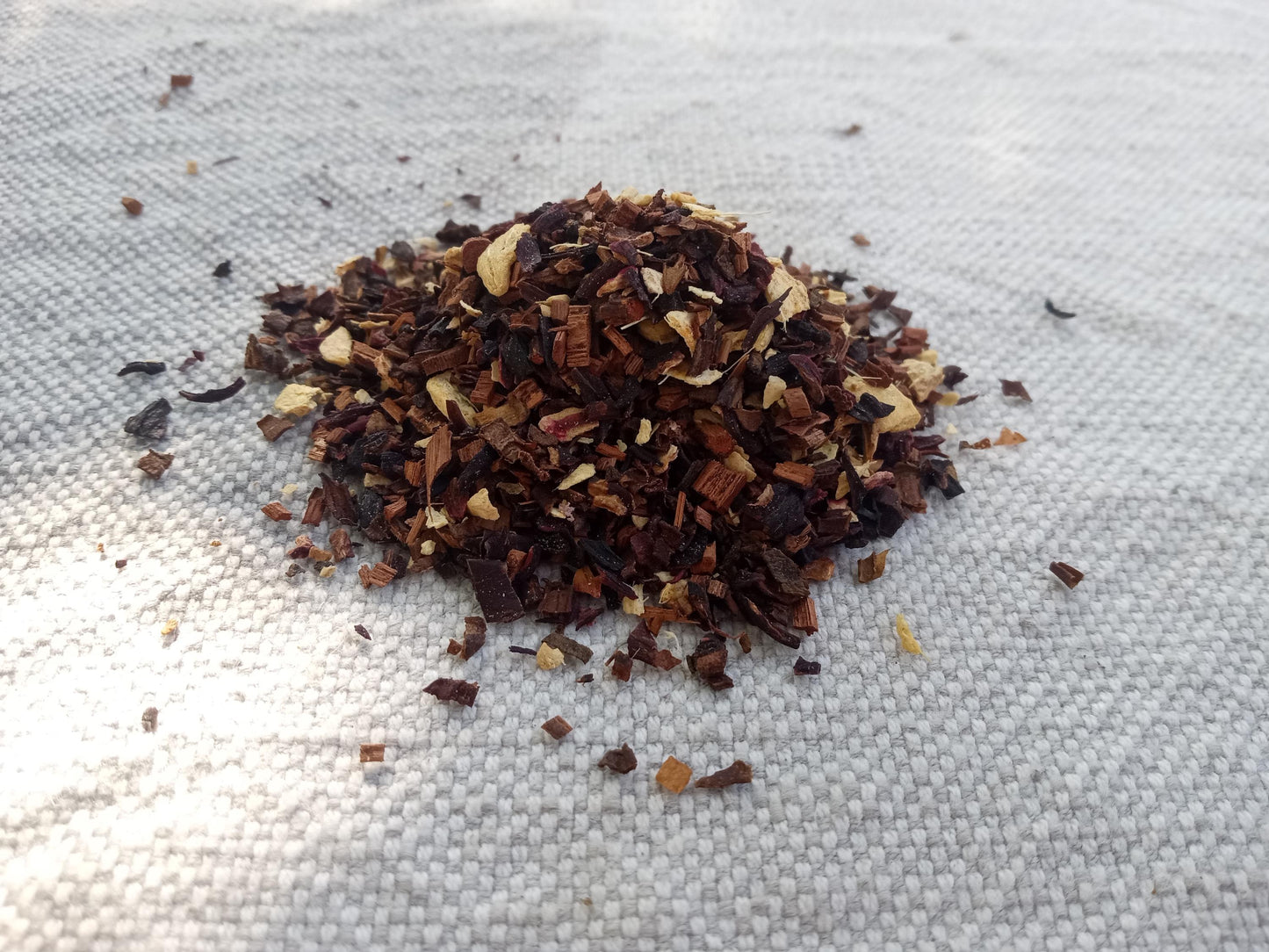 Honey-Biscus-Ginger Tea with Hibiscus, Ginger & African Honey Bush - Organic Loose Leaf Herbal Tea Blend - Vitamin C Rich Herbs for Ice Tea Infusing
