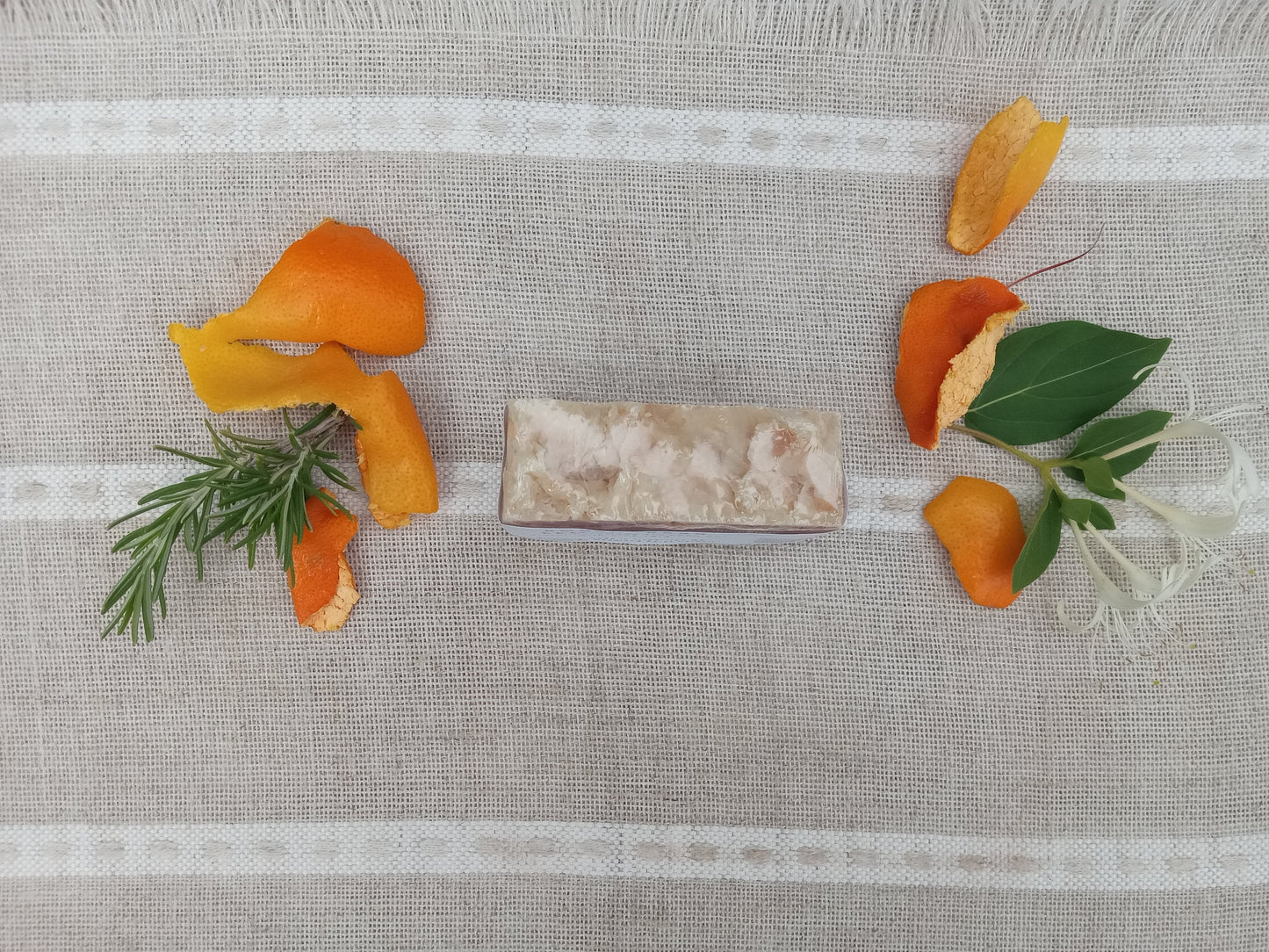 Castor Oil Shampoo Bar with Rosemary & Aloe Handcrafted with Tallow and Herb Infused Olive Oil - Natural Chemical-Free Shampoo