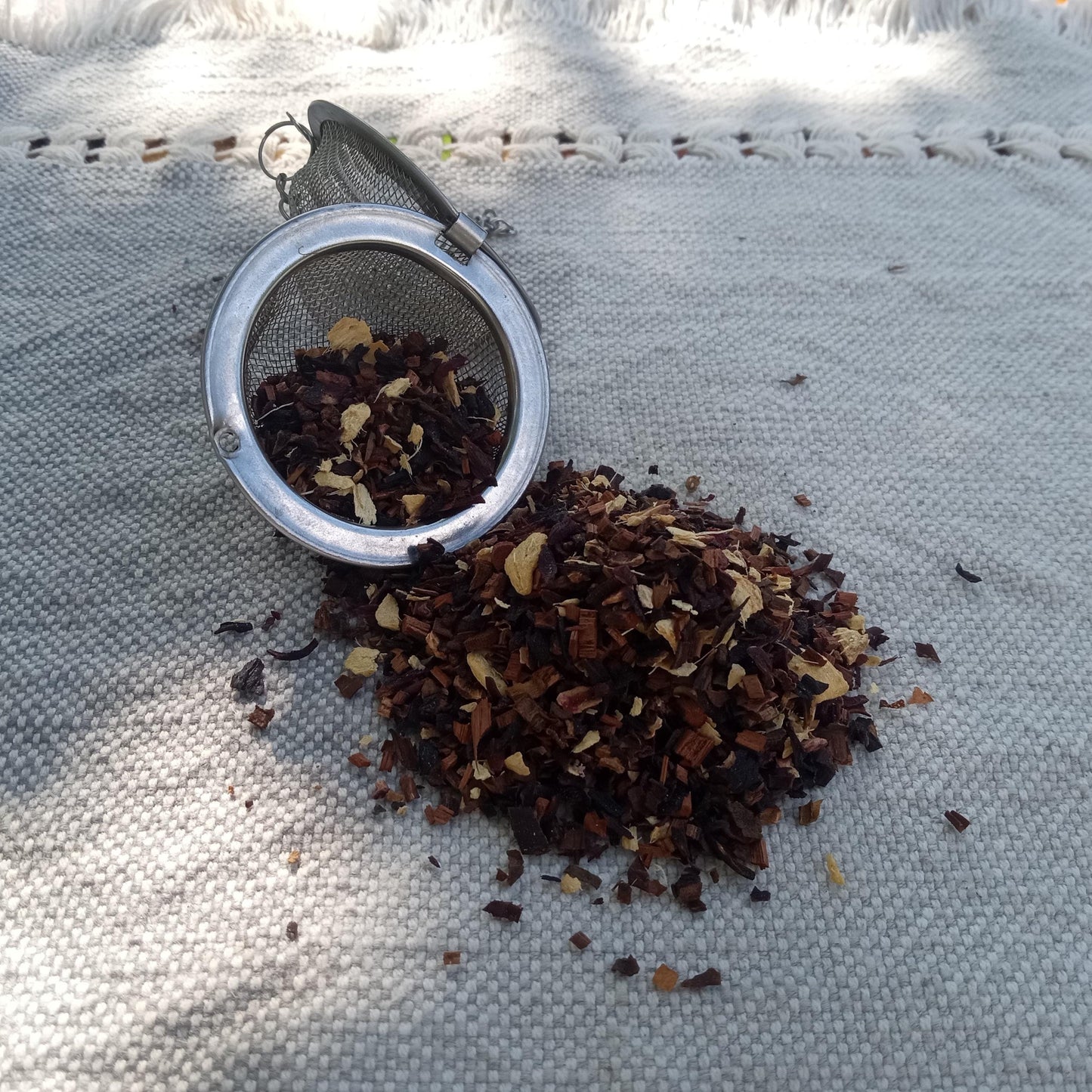 Honey-Biscus-Ginger Tea with Hibiscus, Ginger & African Honey Bush - Organic Loose Leaf Herbal Tea Blend - Vitamin C Rich Herbs for Ice Tea Infusing