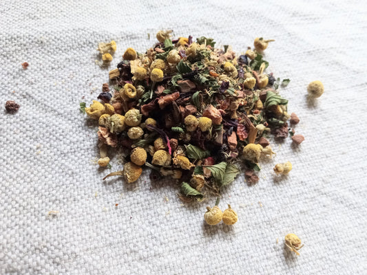 Noble Roots & Fruits - Organic Chamomile Tea Blend: Chocolate Mint, Figs & Blueberries